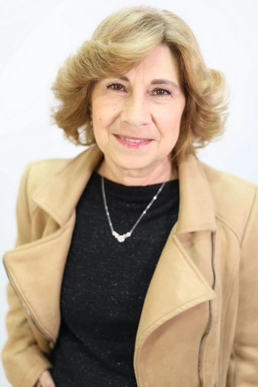 mulher - agenciada senior da agencia de modelos e figurantes Valente Produções