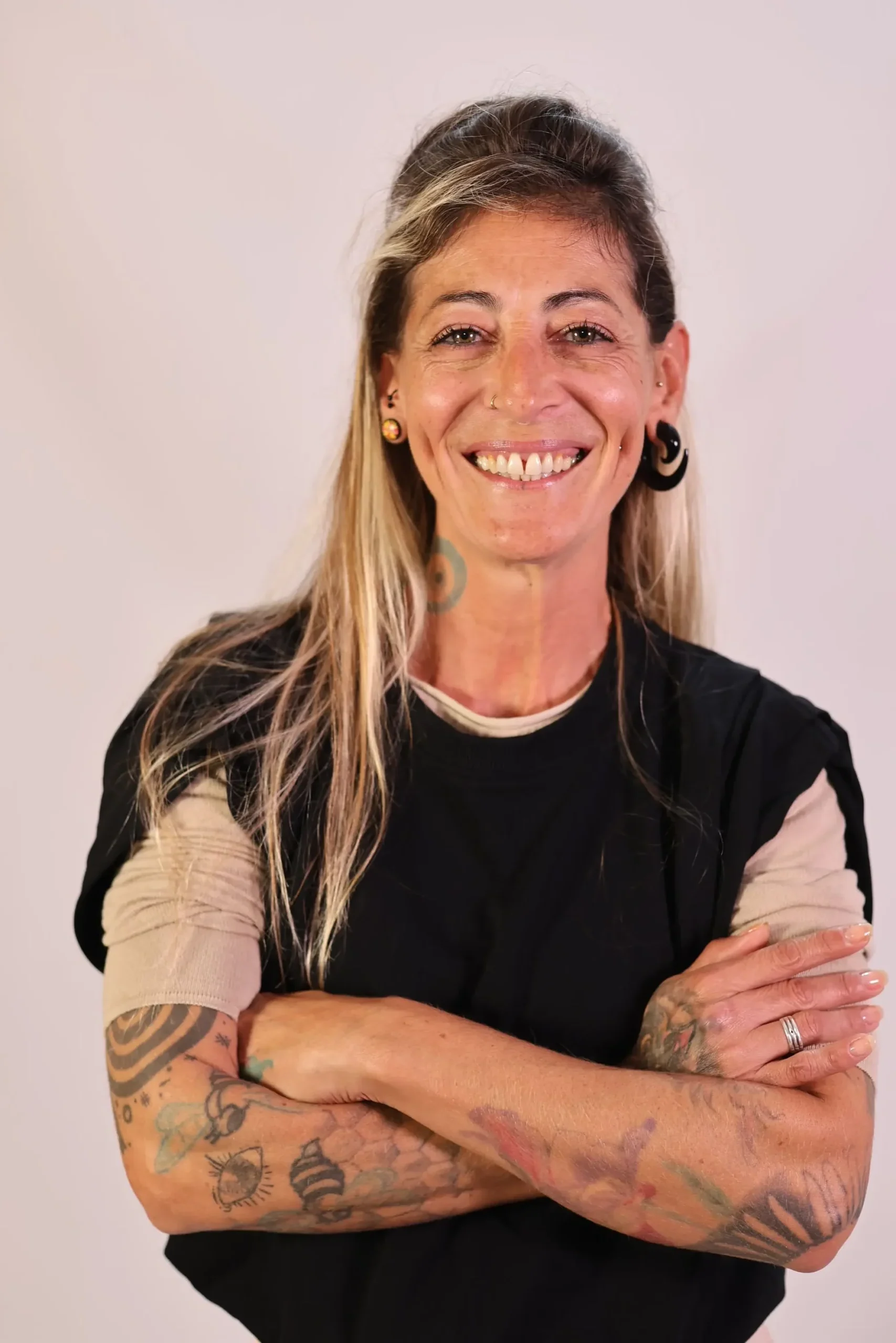 Tatuadora, agenciada pela Valente Produções